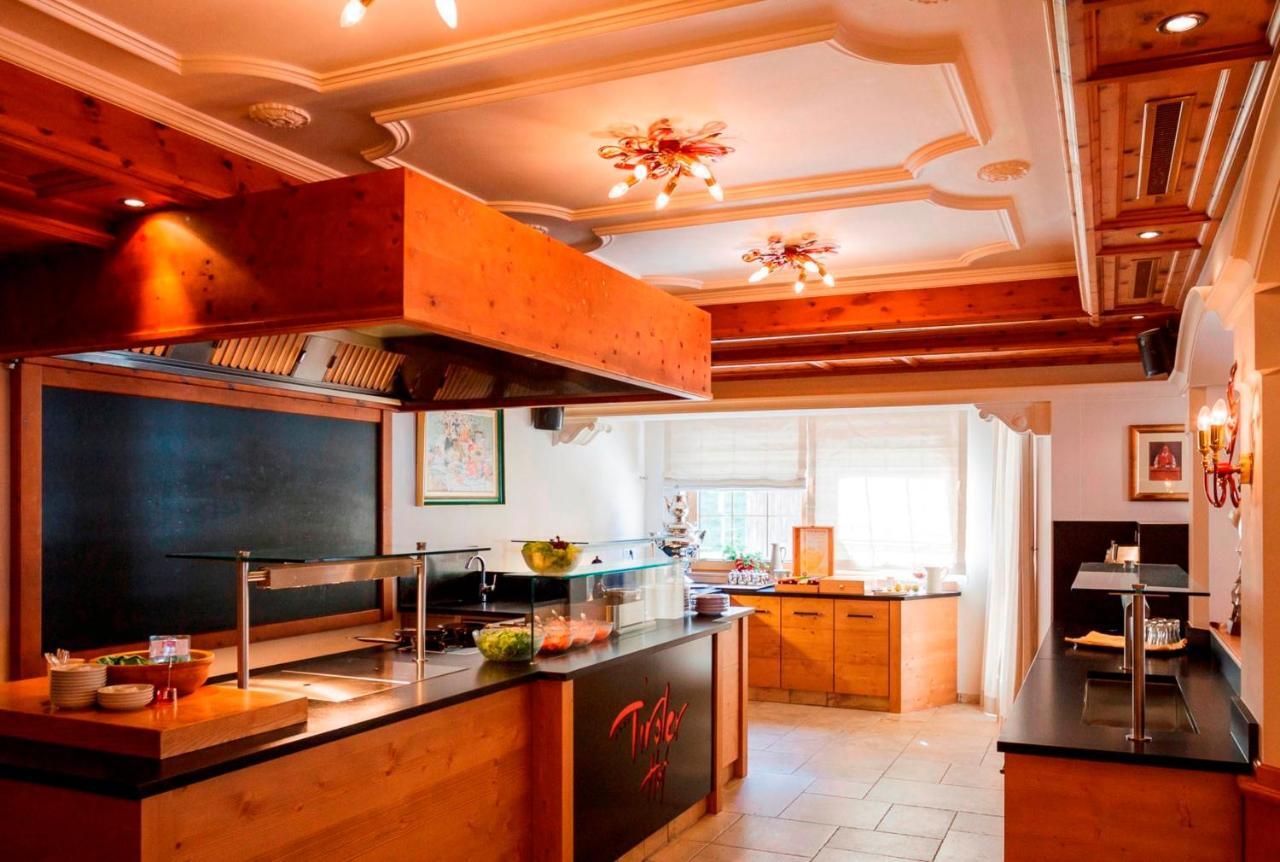 Hotel Tirolerhof 4 Sterne Superior ทักซ์ ภายนอก รูปภาพ
